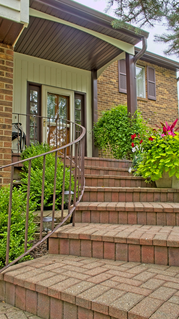 25 MONTEREY Drive