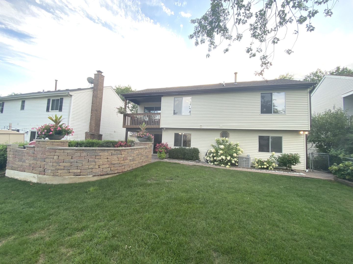 25 MONTEREY Drive