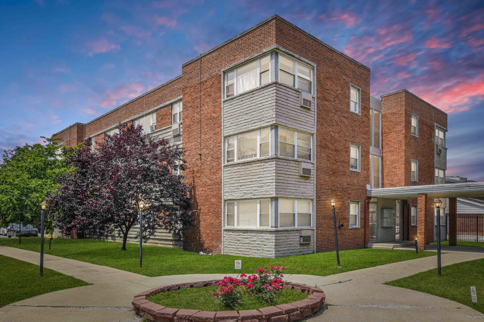 2411 W Balmoral Avenue Unit: 2C