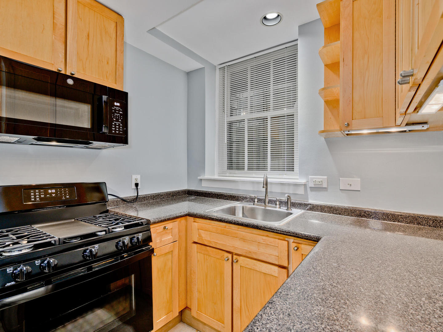 3154 N Hudson Avenue Unit: G