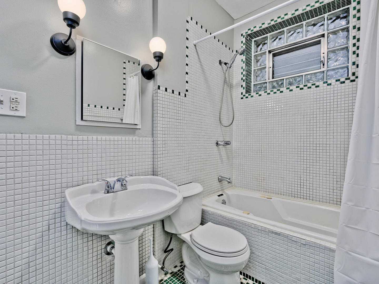 3154 N Hudson Avenue Unit: G