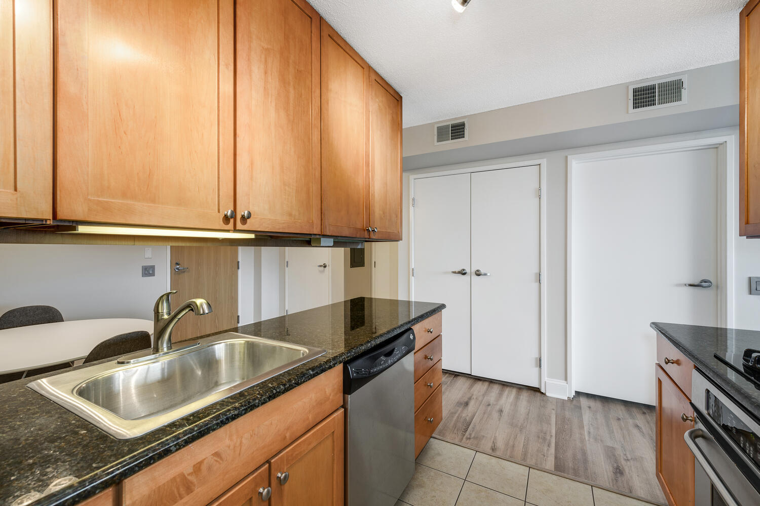 9715 Woods Drive Unit: 807