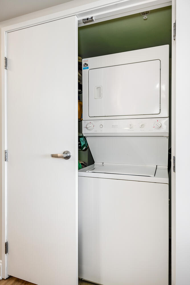 9715 Woods Drive Unit: 807