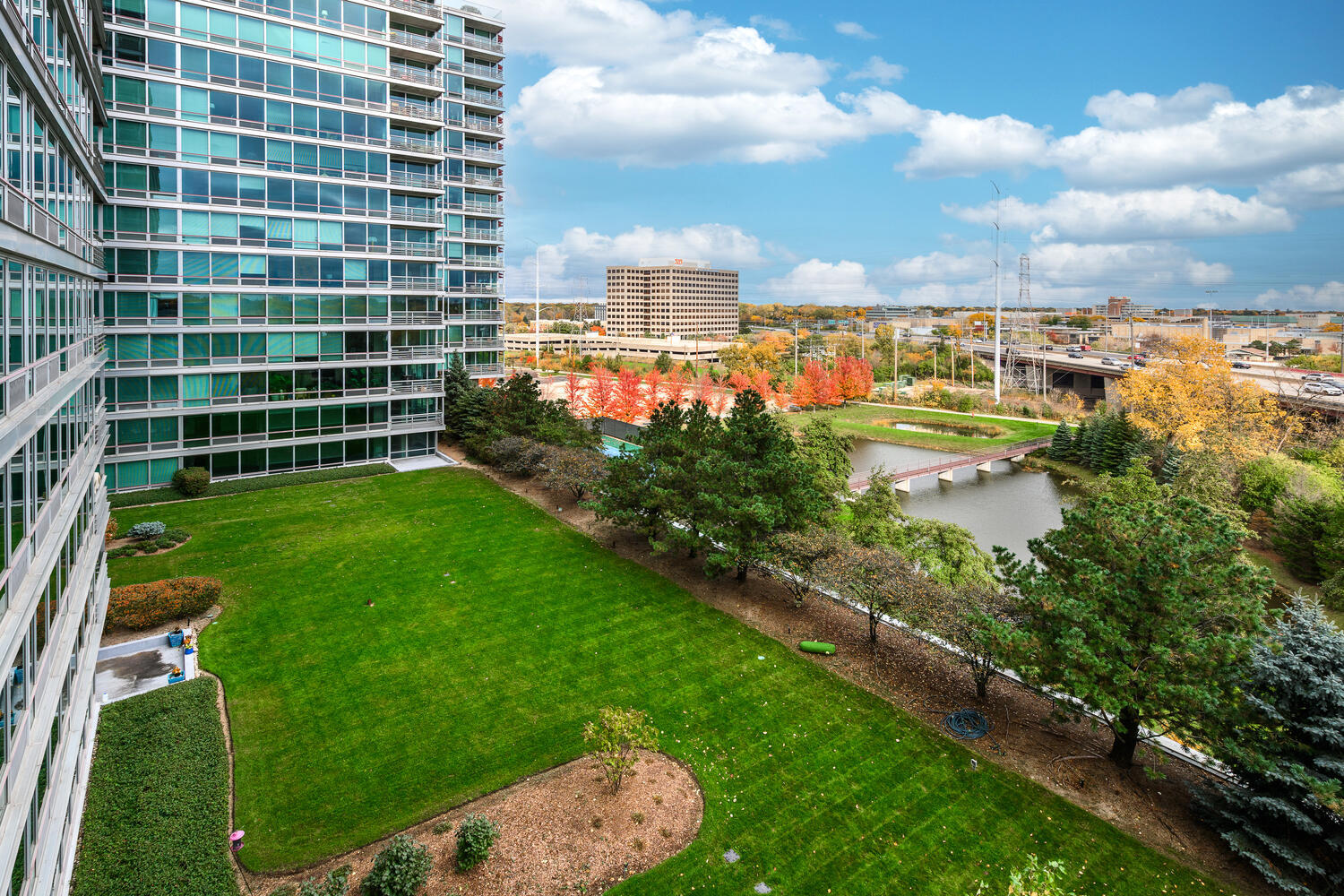 9715 Woods Drive Unit: 807