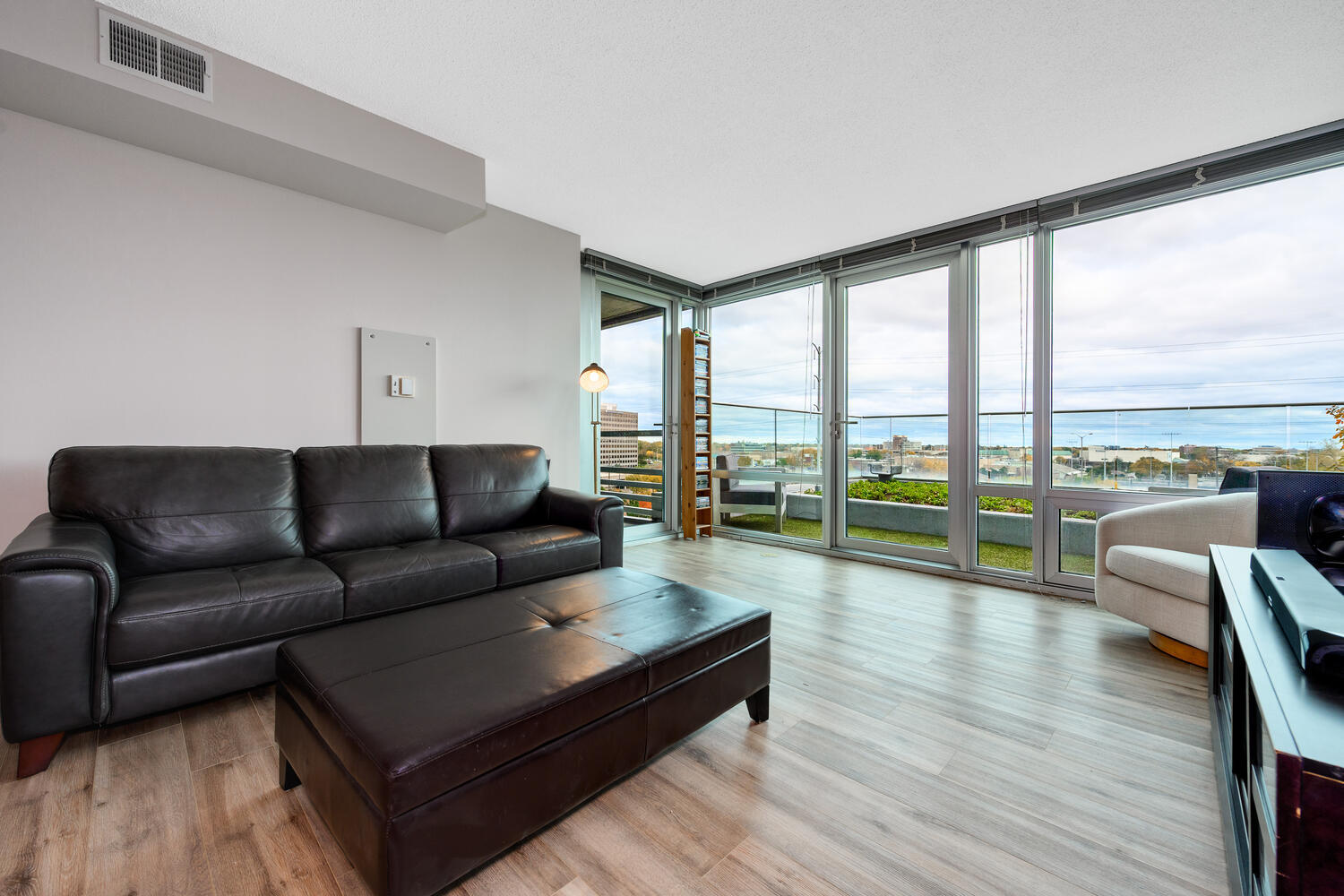 9715 Woods Drive Unit: 807