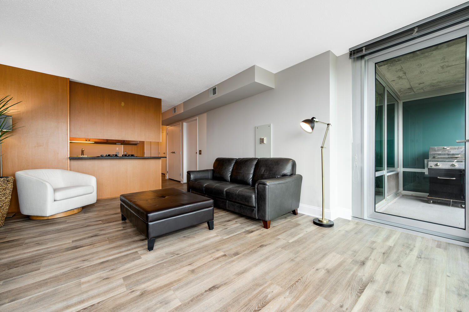 9715 Woods Drive Unit: 807