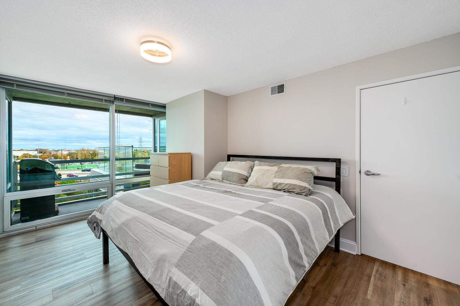 9715 Woods Drive Unit: 807