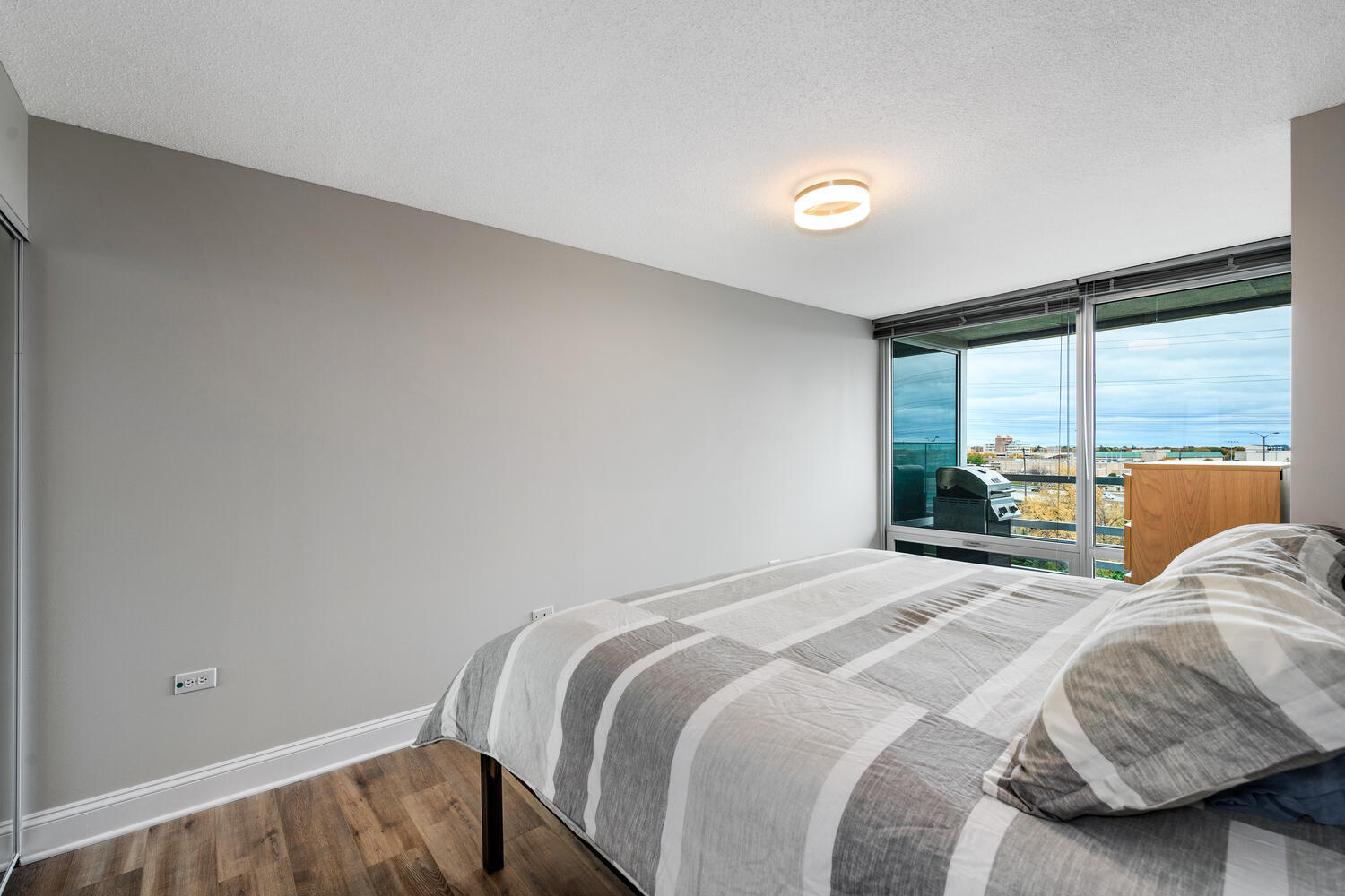 9715 Woods Drive Unit: 807