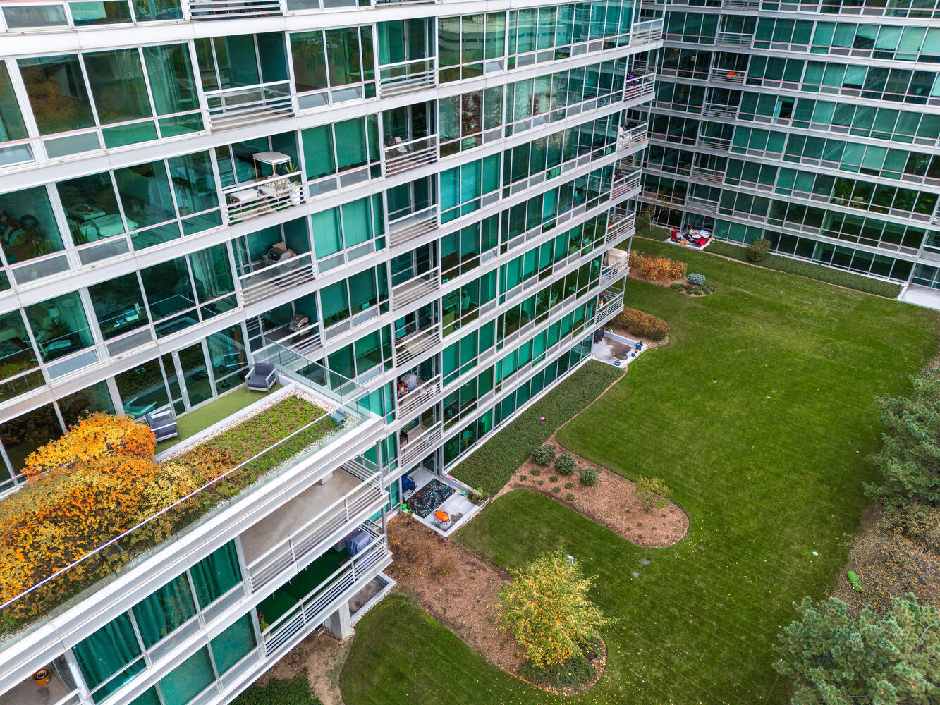 9715 Woods Drive Unit: 807
