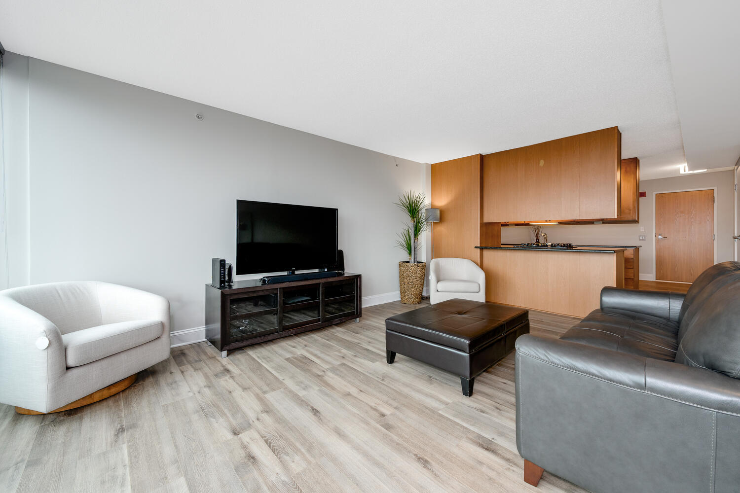 9715 Woods Drive Unit: 807