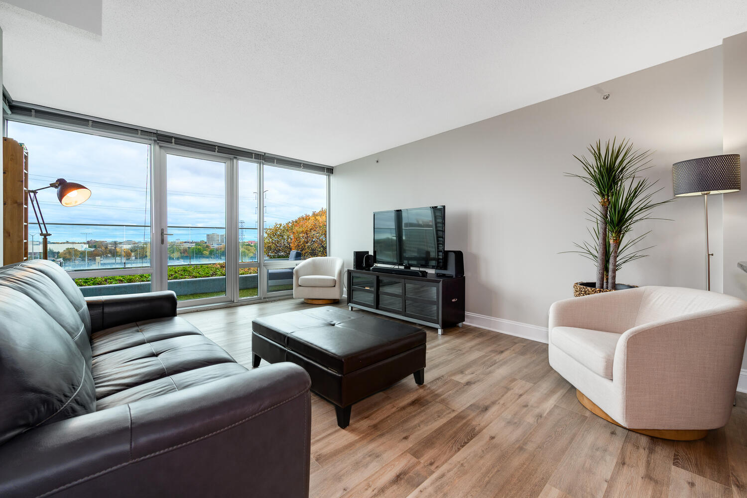 9715 Woods Drive Unit: 807