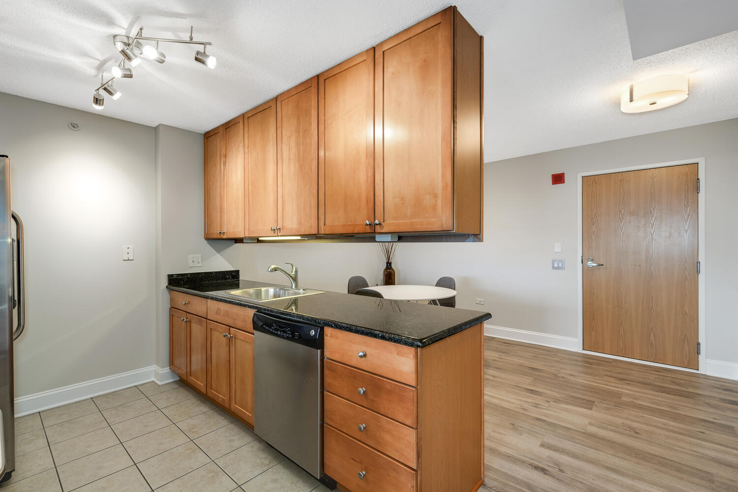 9715 Woods Drive Unit: 807