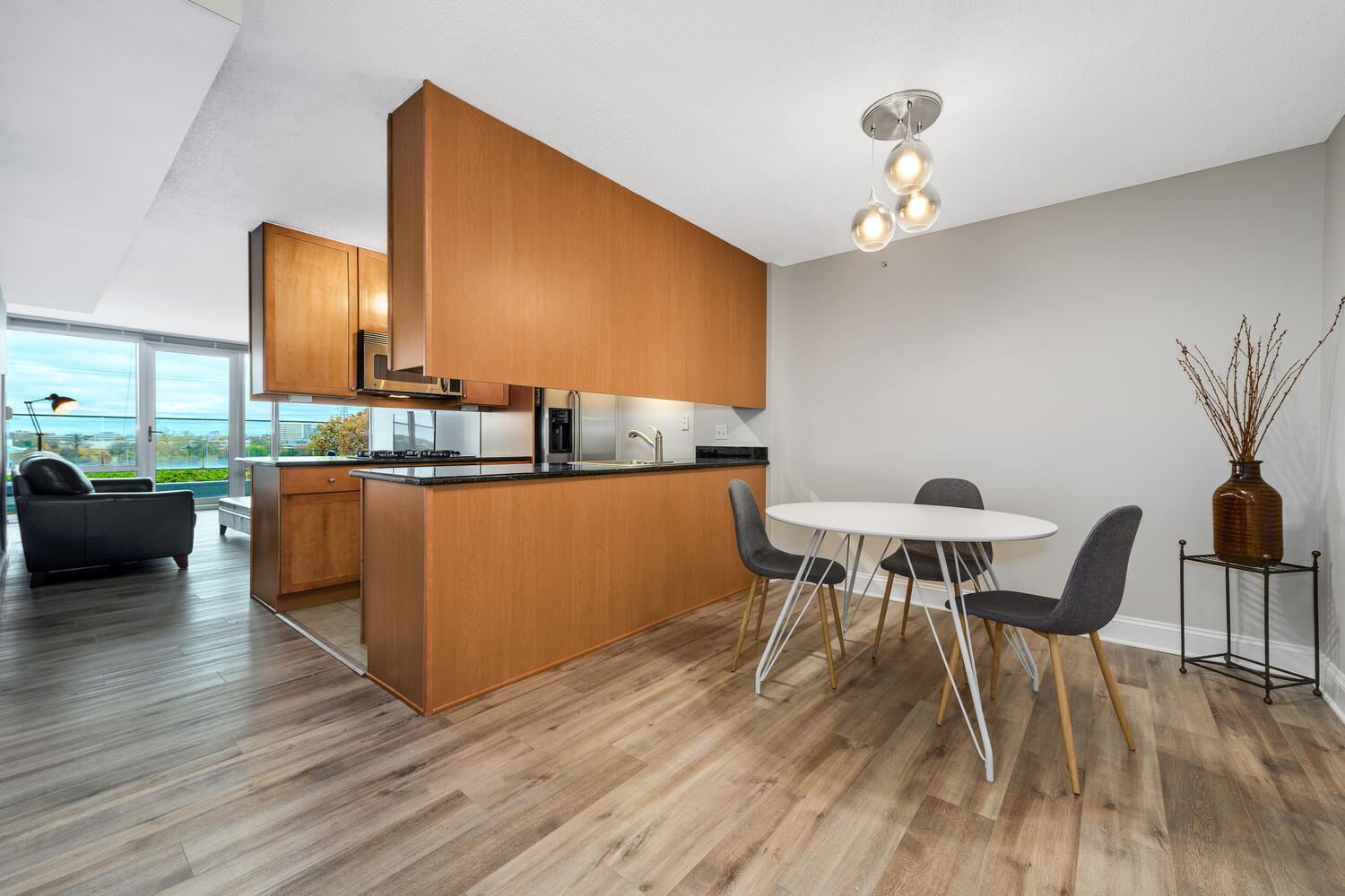9715 Woods Drive Unit: 807