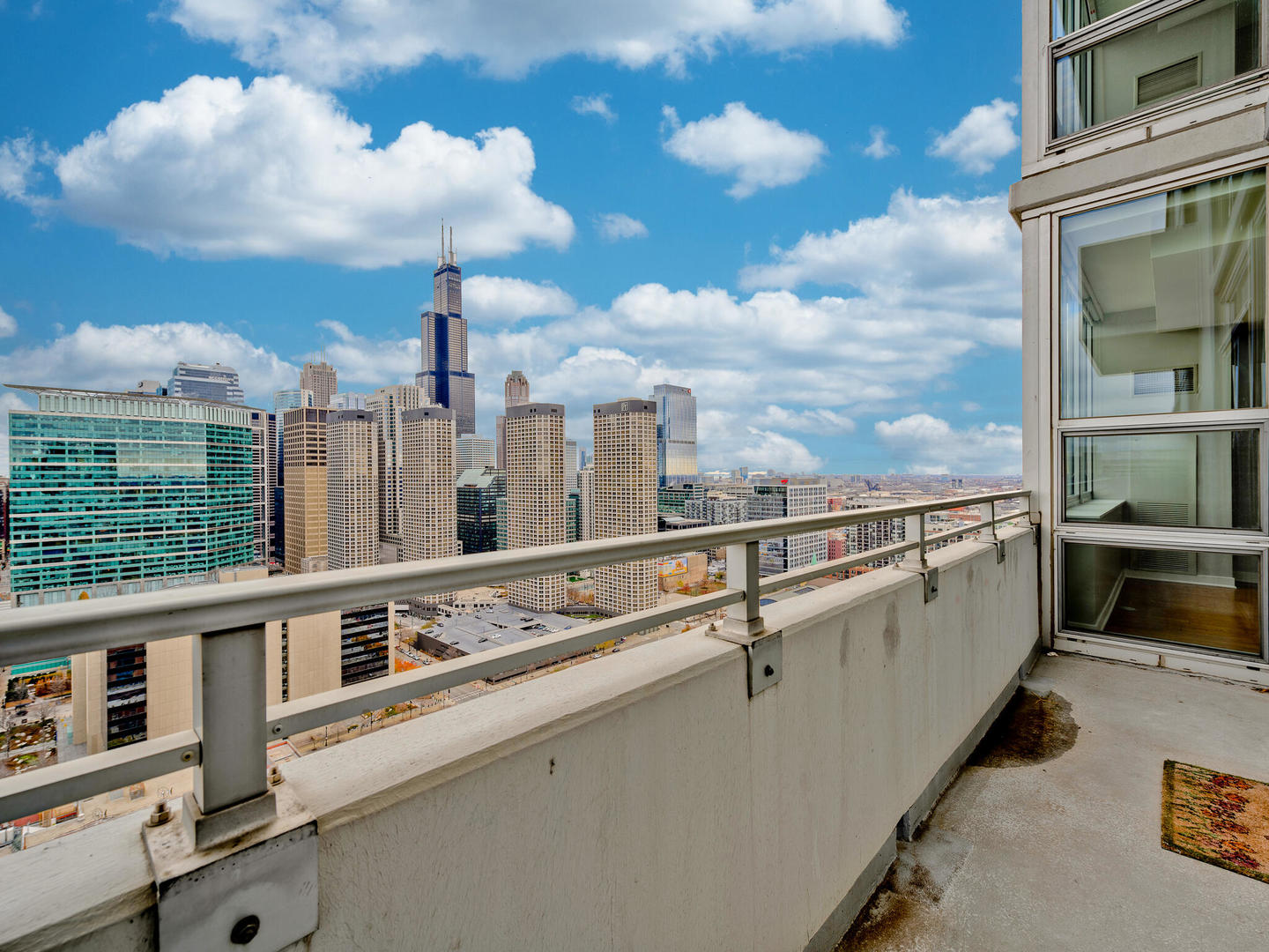 737 W Washington Boulevard Unit: 3003