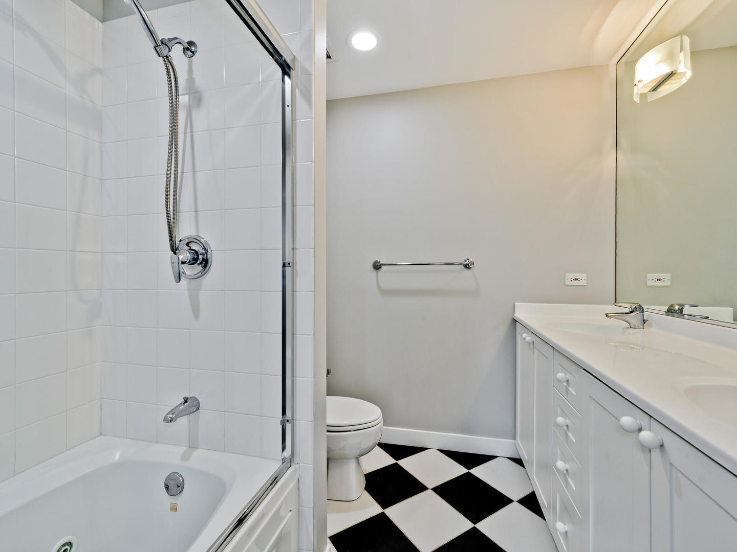 737 W Washington Boulevard Unit: 3003