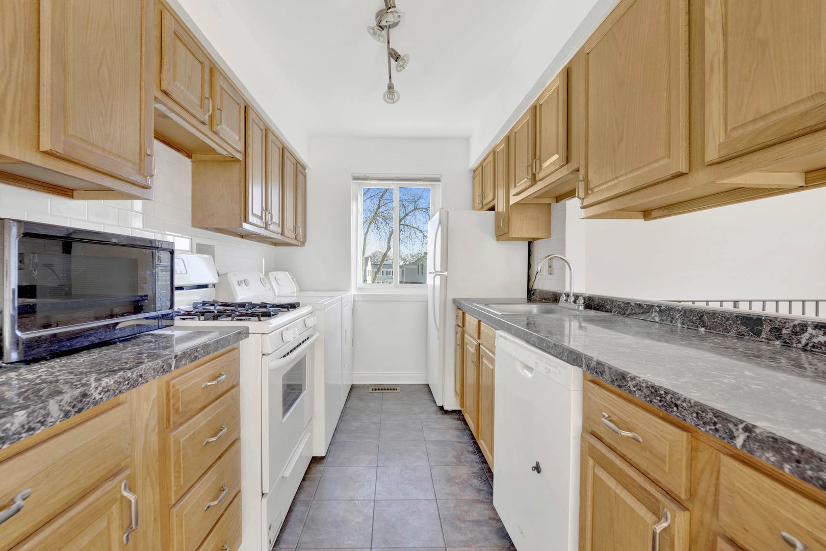 1417 Cove Drive Unit: 202D