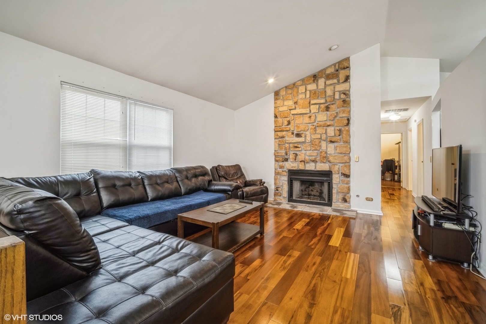 421 Le Parc Circle