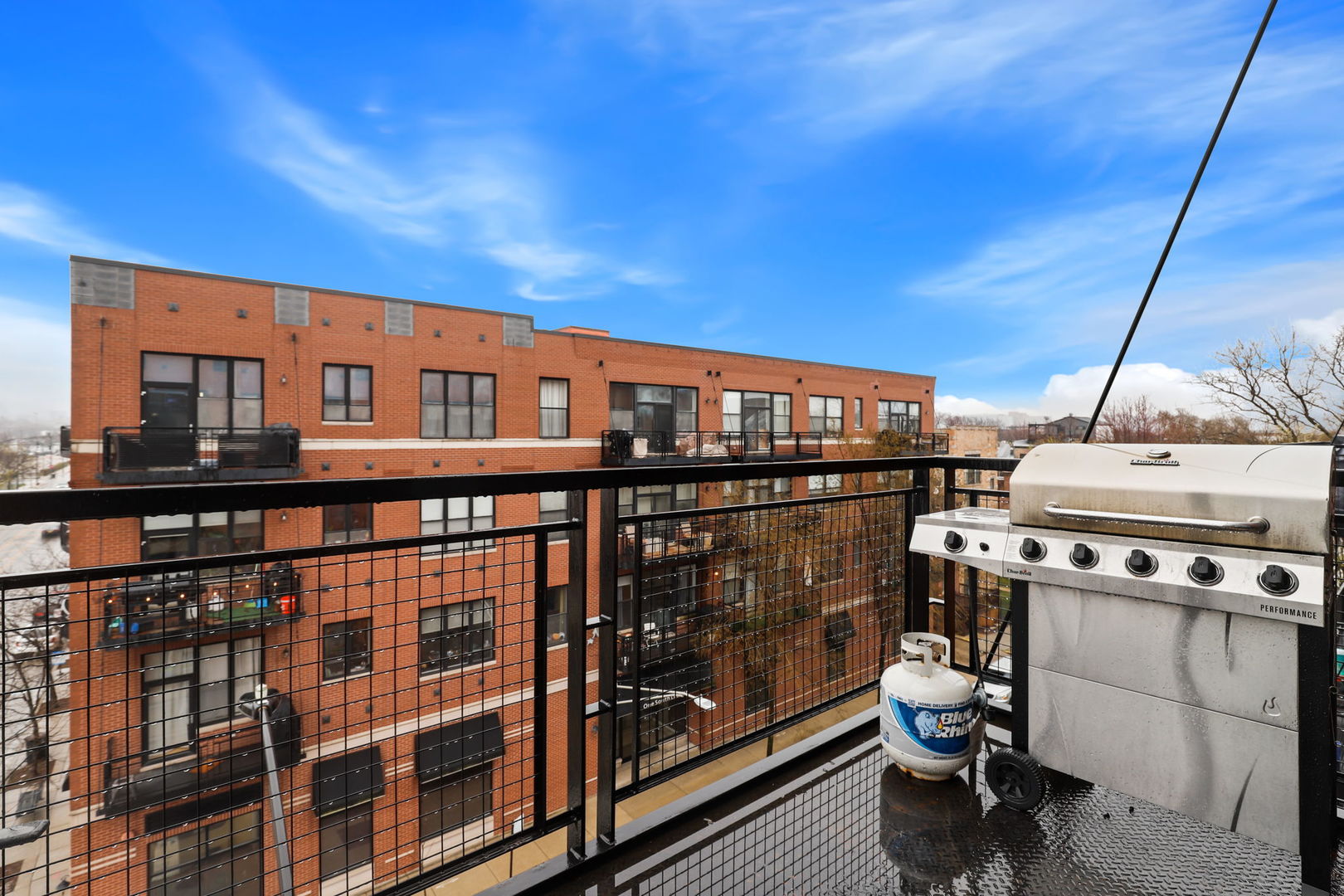 2 S Leavitt Street Unit: 401