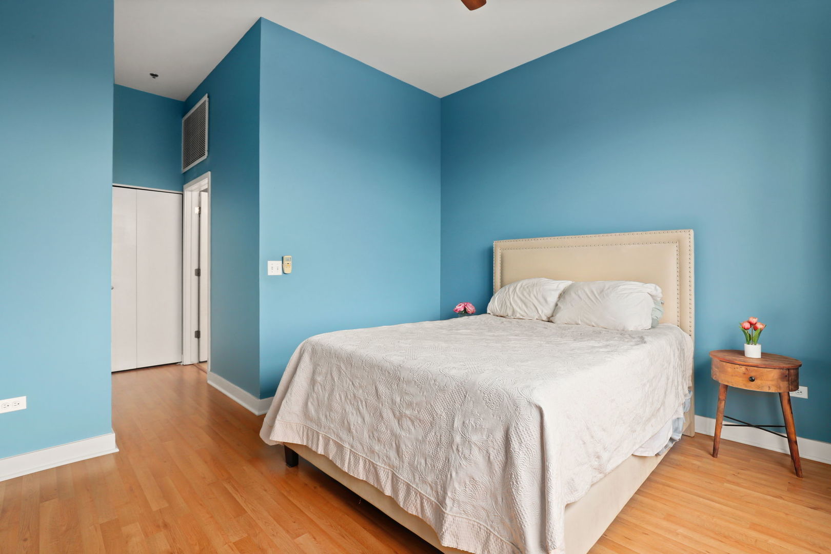 2 S Leavitt Street Unit: 401