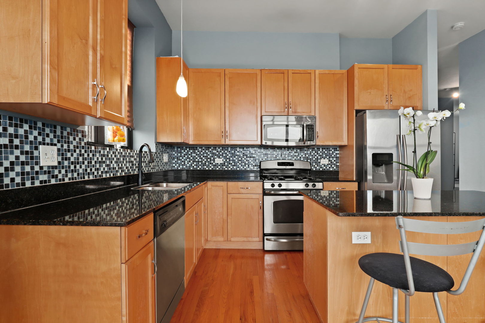 2 S Leavitt Street Unit: 401