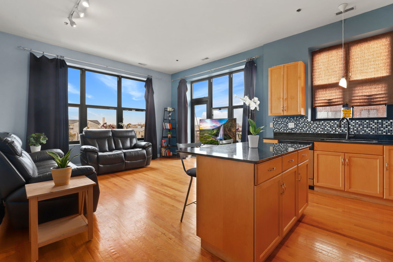 2 S Leavitt Street Unit: 401