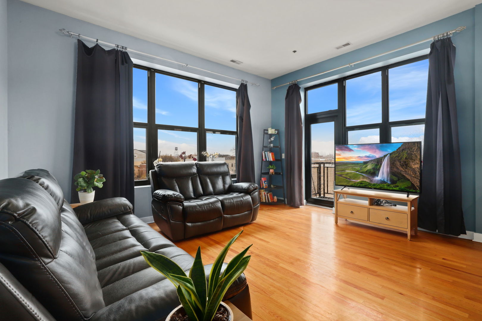 2 S Leavitt Street Unit: 401