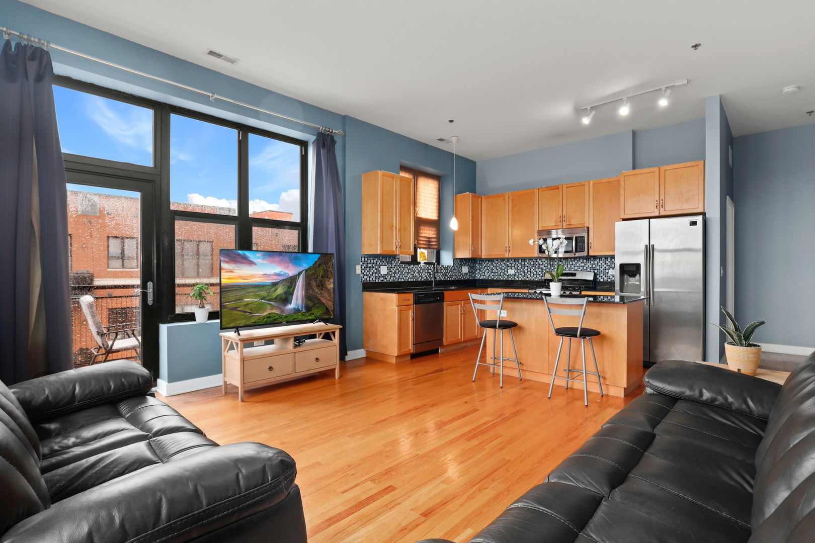 2 S Leavitt Street Unit: 401