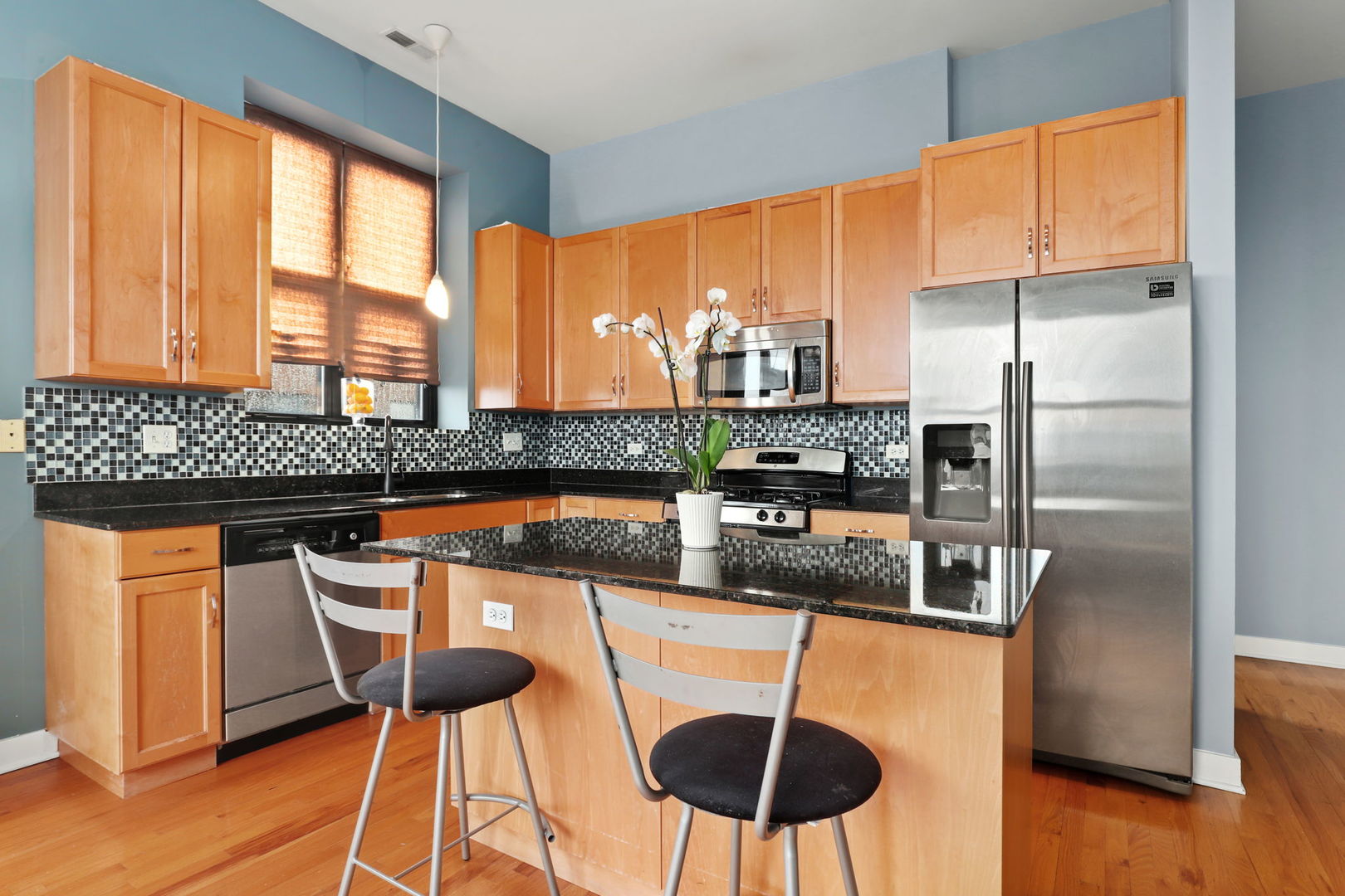 2 S Leavitt Street Unit: 401