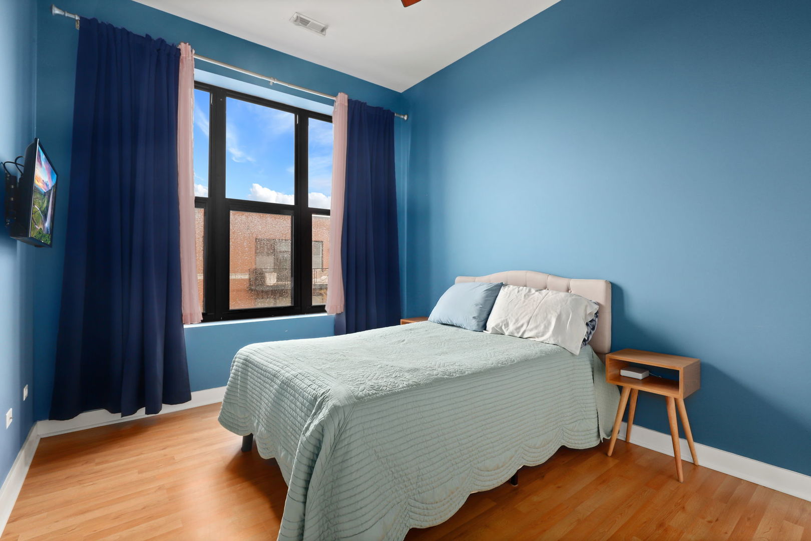 2 S Leavitt Street Unit: 401