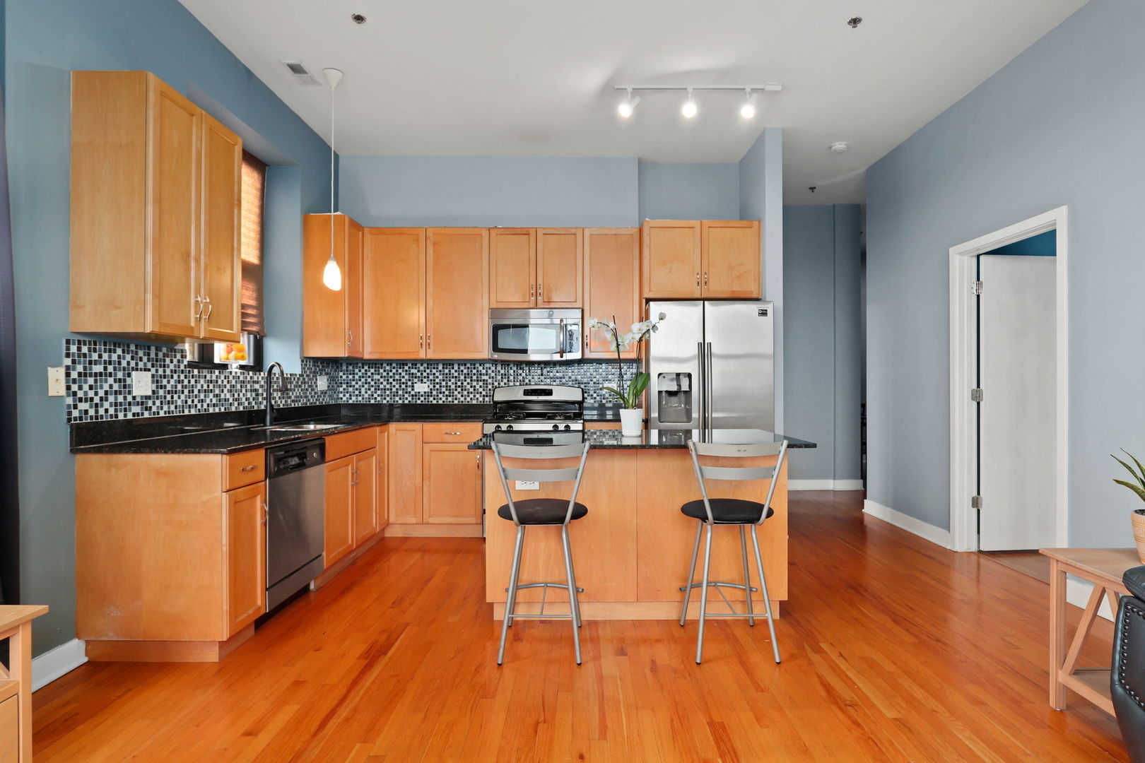 2 S Leavitt Street Unit: 401