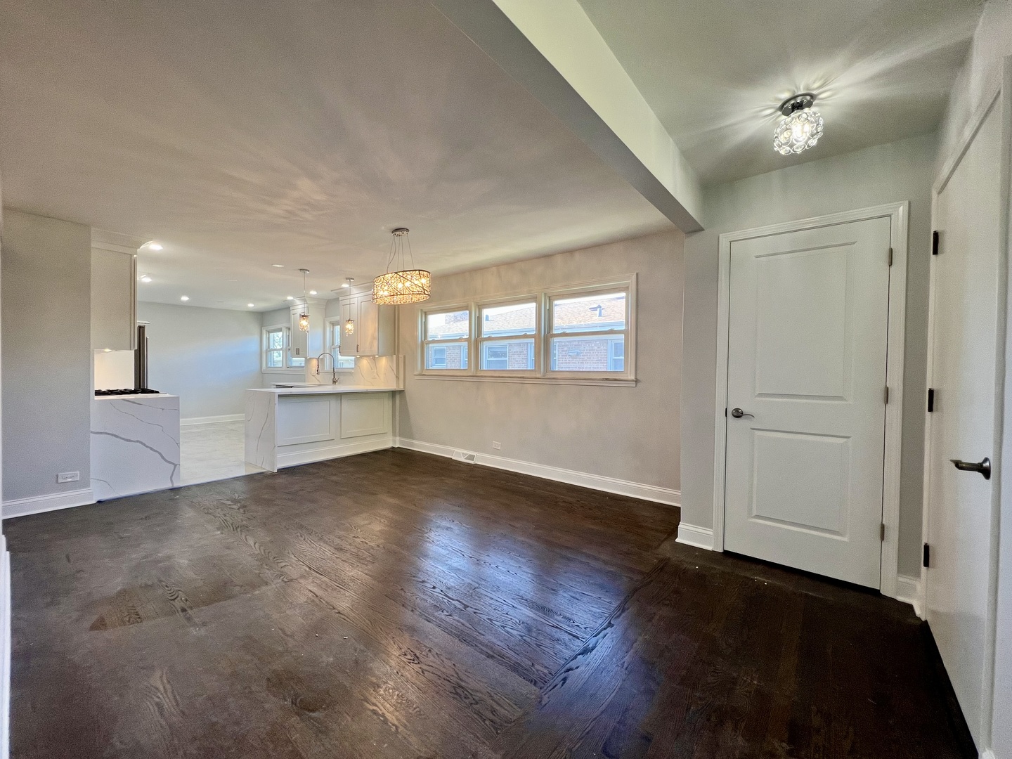 3335 W Pratt Avenue Unit: 2