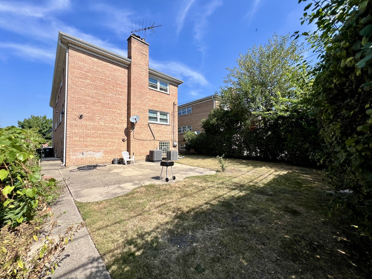 3335 W Pratt Avenue Unit: 2