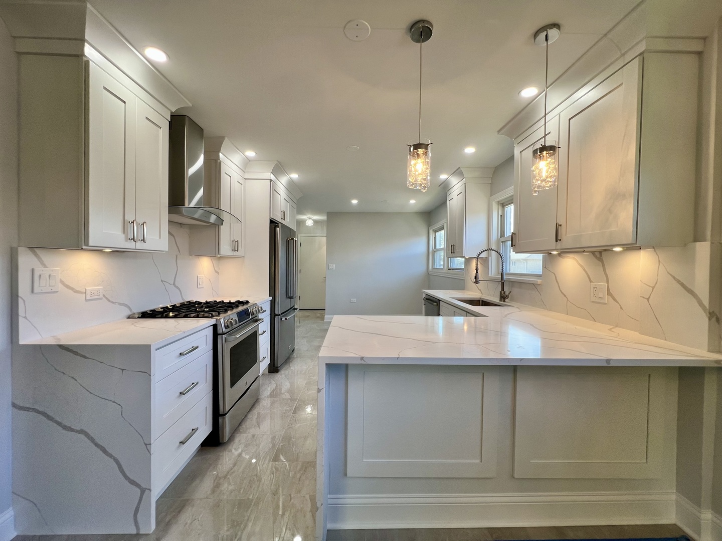 3335 W Pratt Avenue Unit: 2