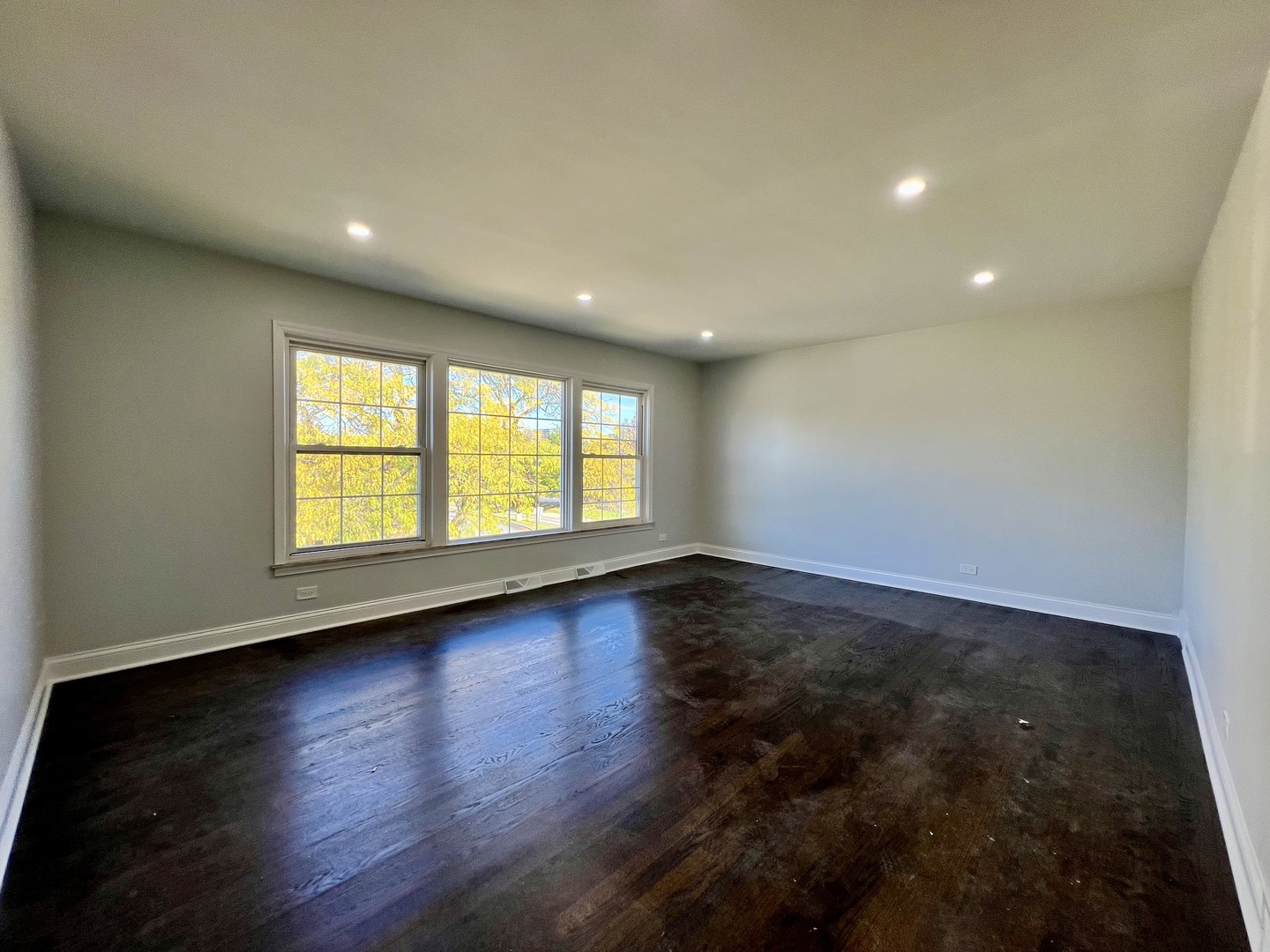 3335 W Pratt Avenue Unit: 2