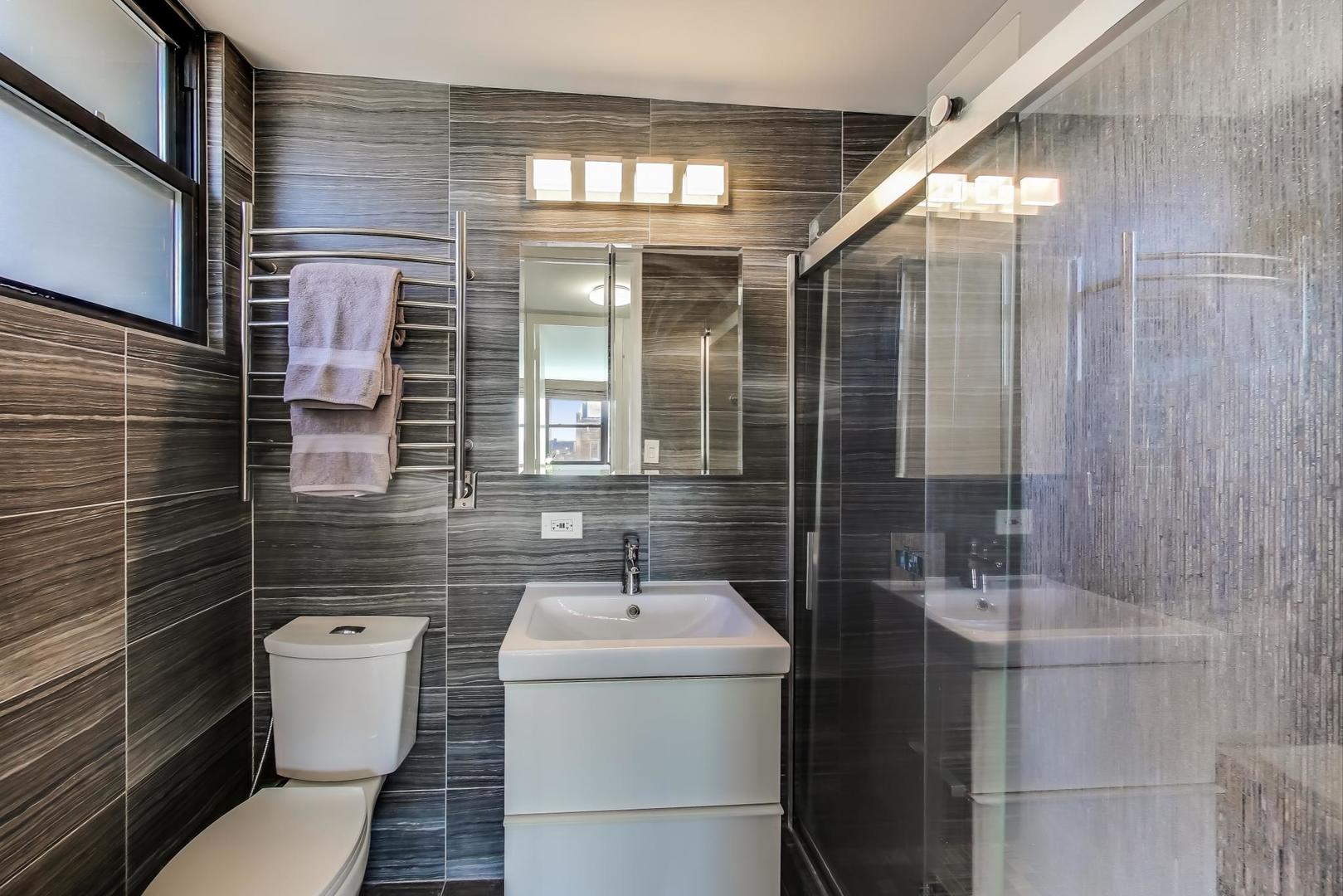 5740 N Sheridan Road Unit: 7D