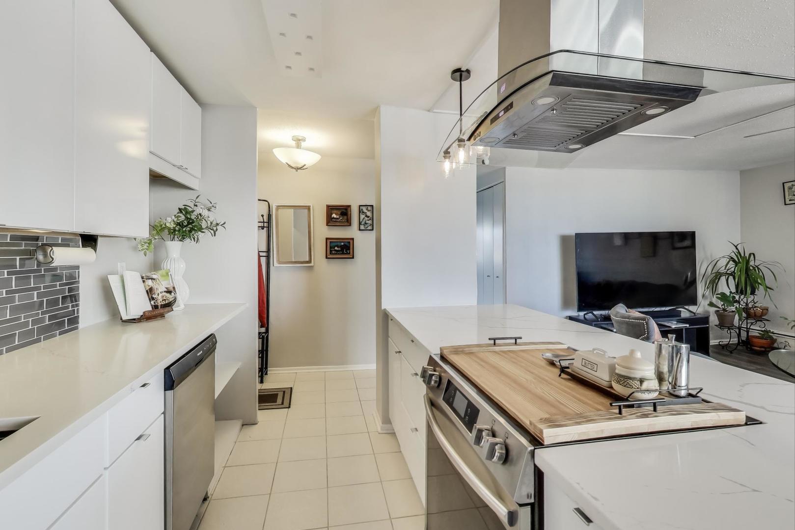 5740 N Sheridan Road Unit: 7D