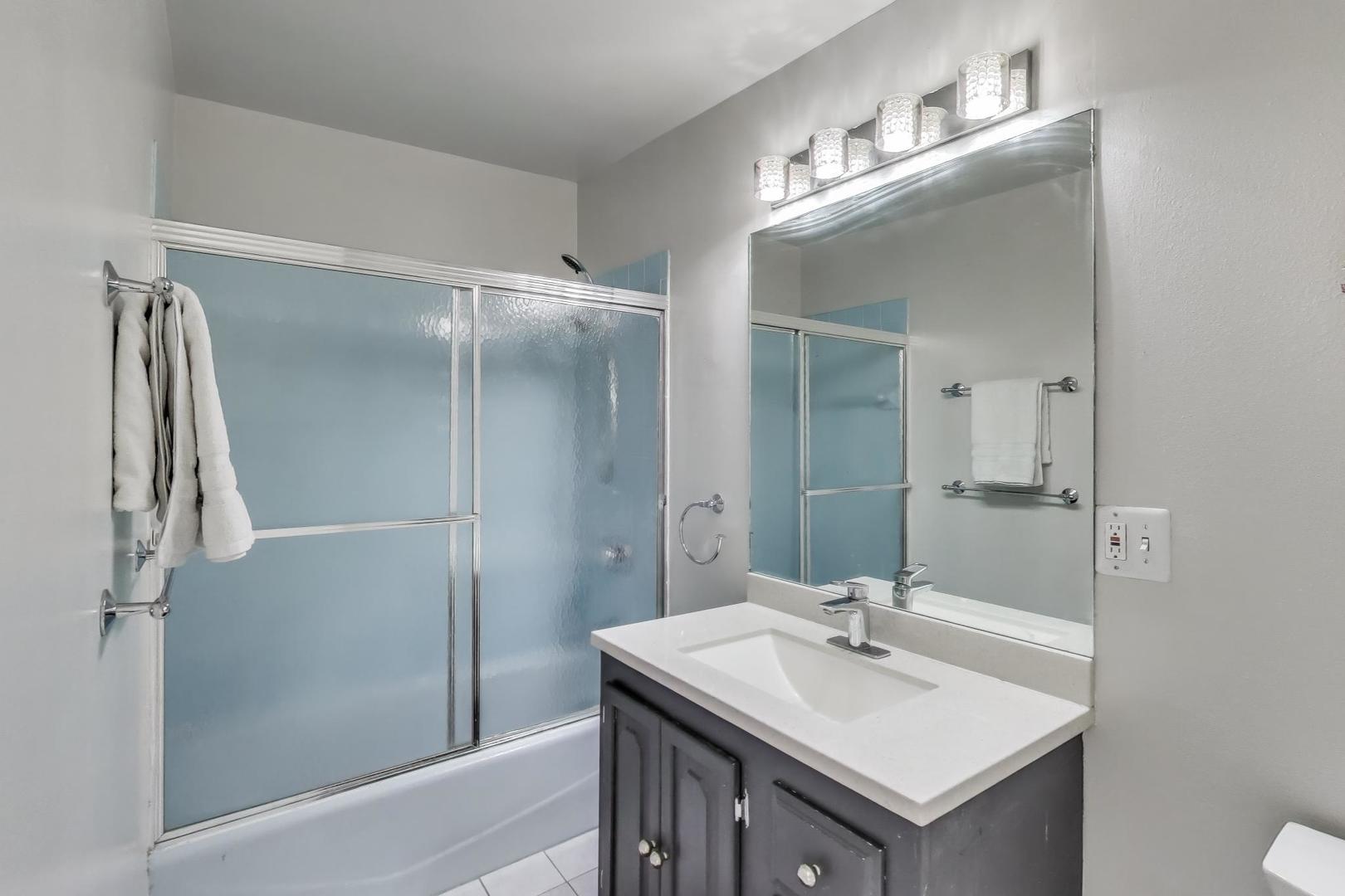 5740 N Sheridan Road Unit: 7D