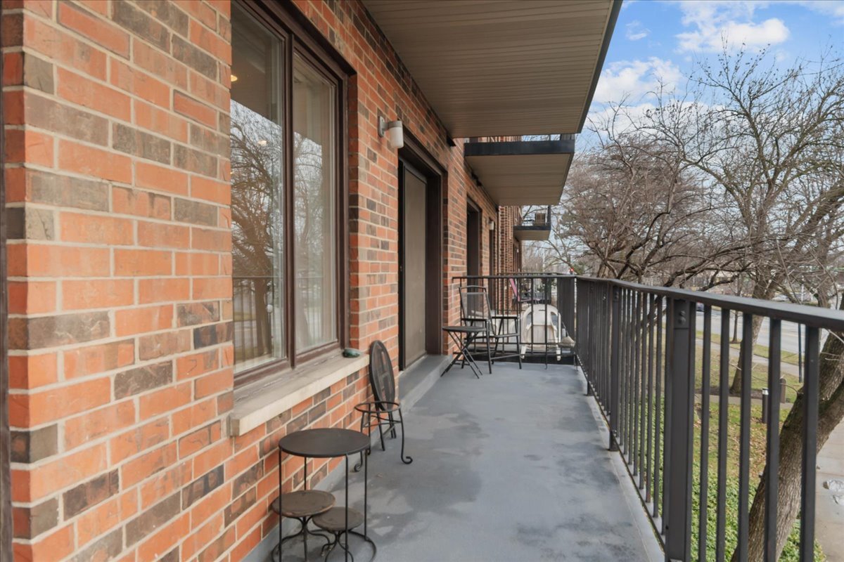 9560 Gross Point Road Unit: 201