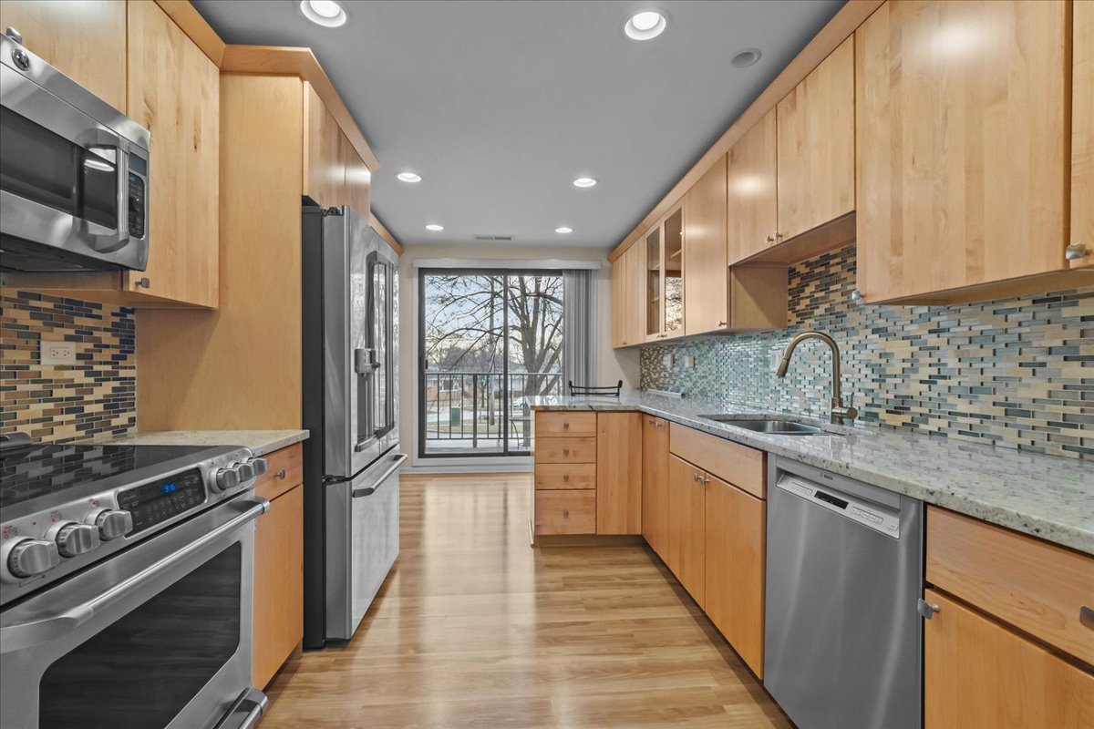 9560 Gross Point Road Unit: 201