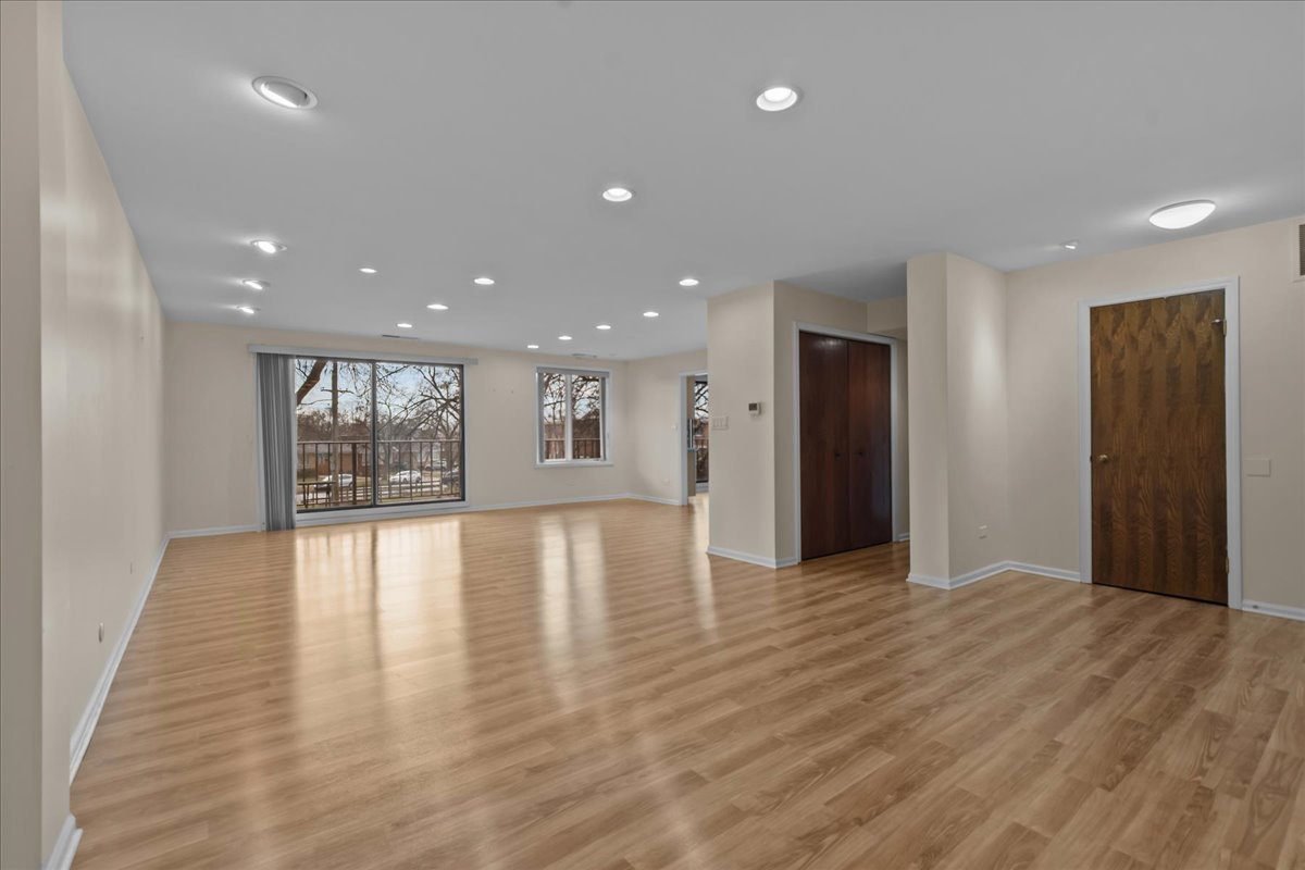 9560 Gross Point Road Unit: 201
