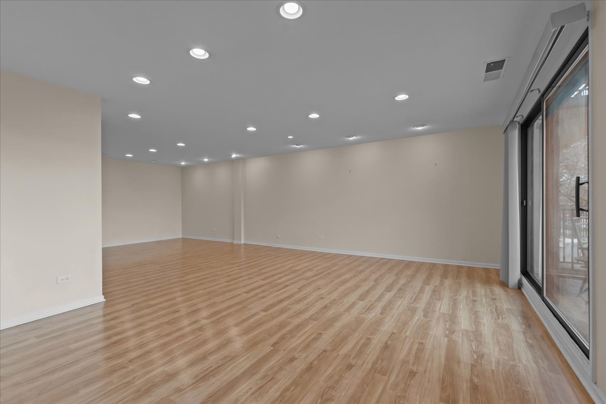 9560 Gross Point Road Unit: 201