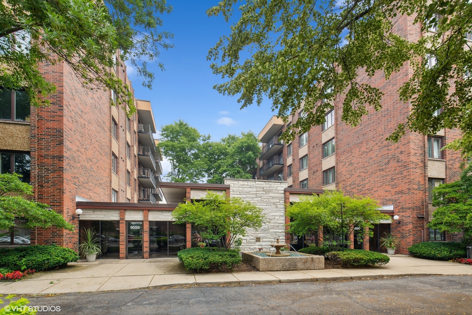 9560 Gross Point Road Unit: 201