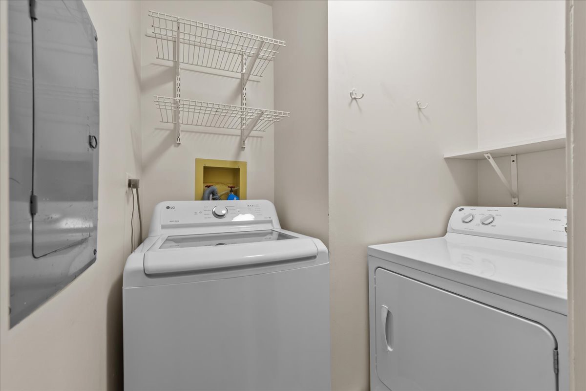 9560 Gross Point Road Unit: 201