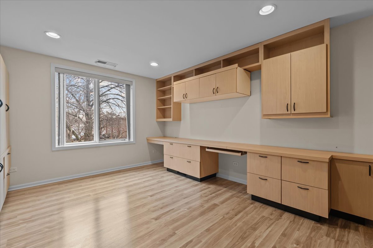 9560 Gross Point Road Unit: 201