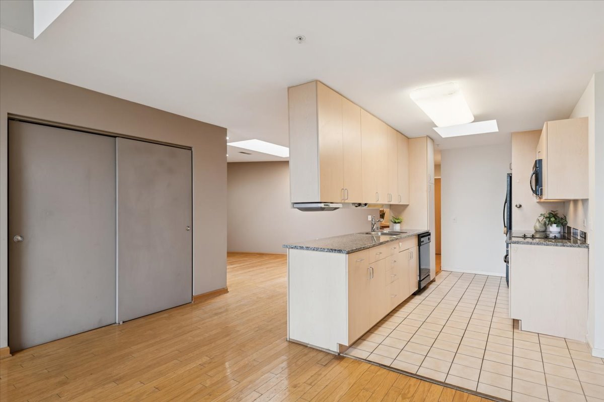 1800 Dewes Street Unit: 305