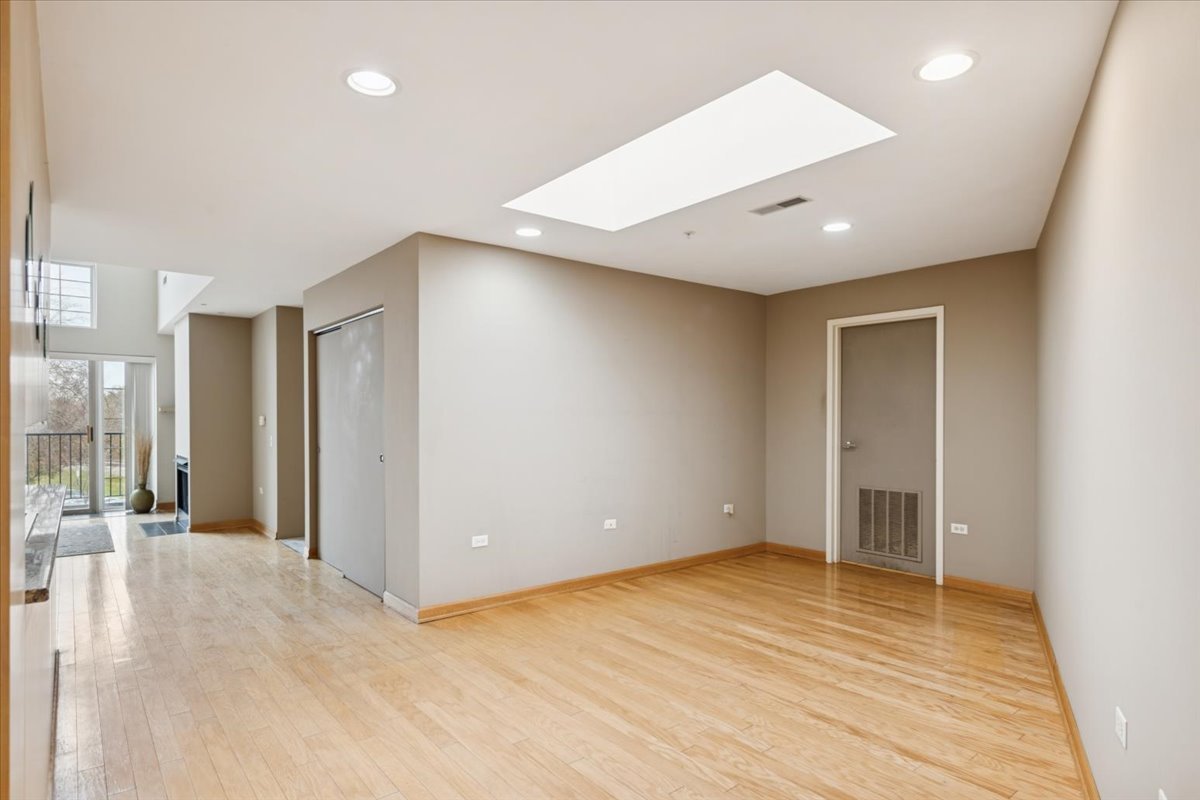 1800 Dewes Street Unit: 305