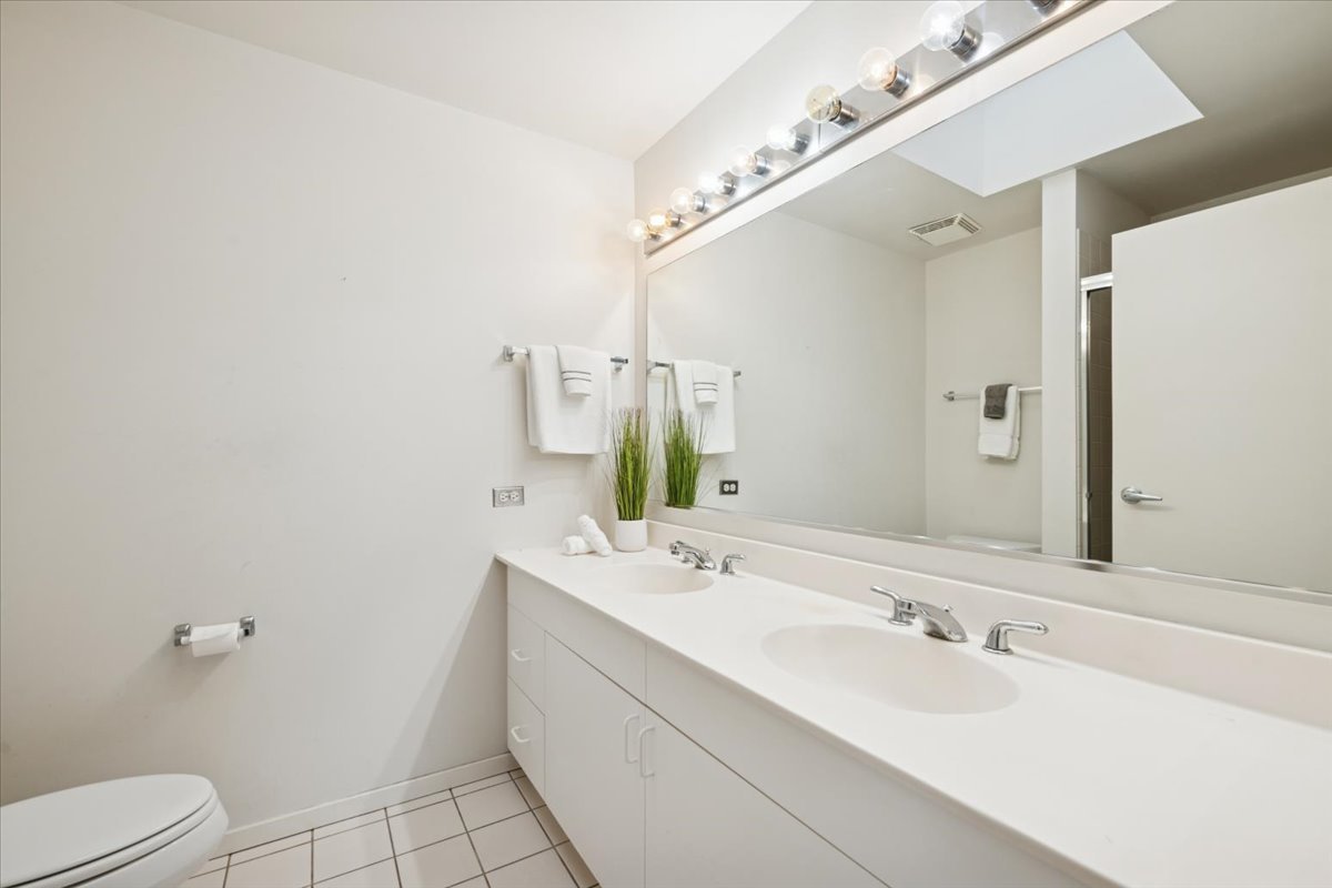 1800 Dewes Street Unit: 305