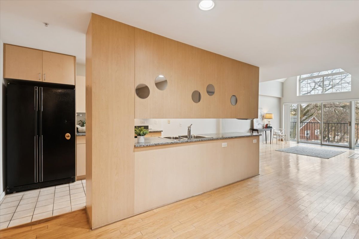 1800 Dewes Street Unit: 305