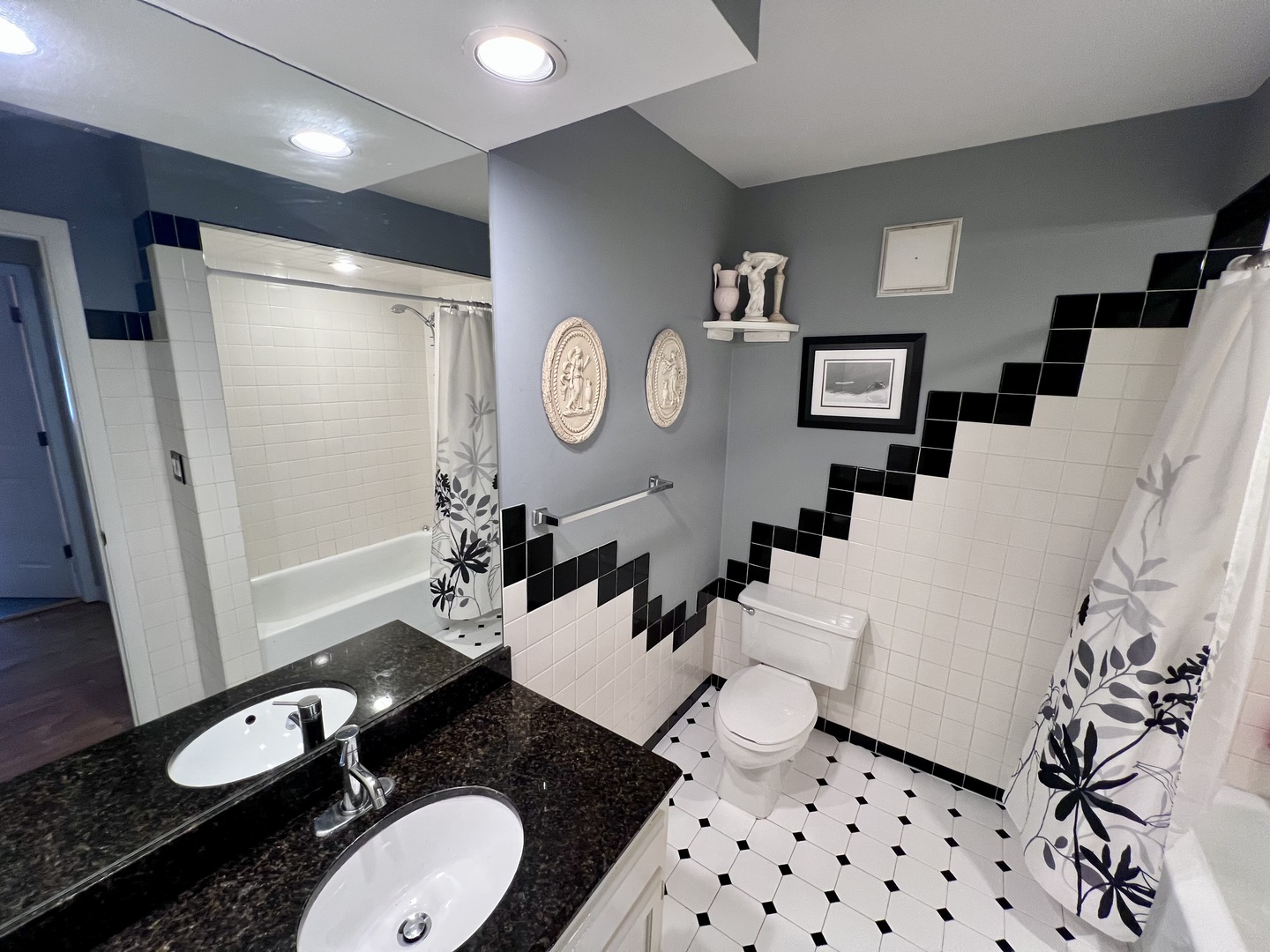 3415 83rd Street Unit: E16