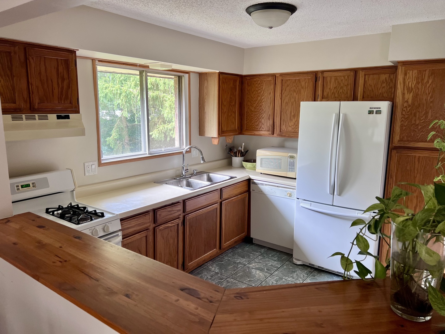 3415 83rd Street Unit: E16